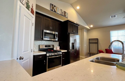 Sienna Hills House | End Unit | Huge Pool & Hot Tub | Fast Internet | By Zion & St George | #1889