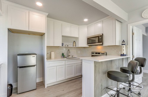 Clearlake Apartment | End Unit w/Clear Lake Access in NorCal!