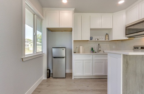 Clearlake Apartment | End Unit w/Clear Lake Access in NorCal!