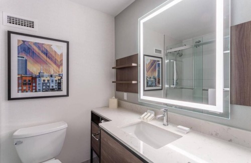 Emeryville Hotel | Enjoy a Hassle-Free and Suiting Stay! Parking, Pet-Friendly Property