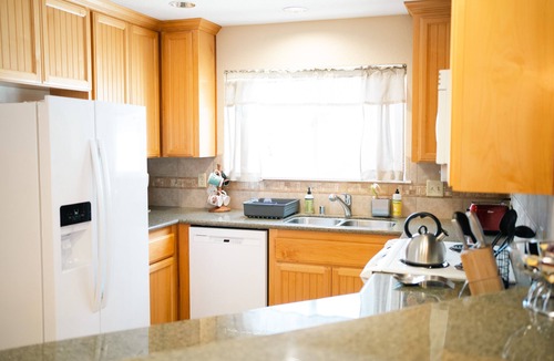 Redding House | Enjoy a Hot Tub and a Pool at our Redding House Retreat