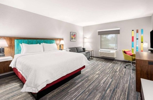 Tigard Hotel | Enjoy Free Parking, Indoor Pool & Breakfast Near Portland Children's Museum!