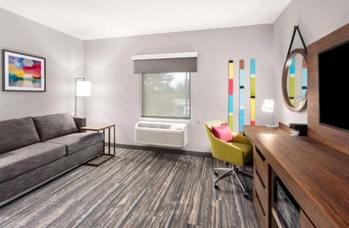 Tigard Hotel | Enjoy Free Parking, Indoor Pool & Breakfast Near Portland Children's Museum!