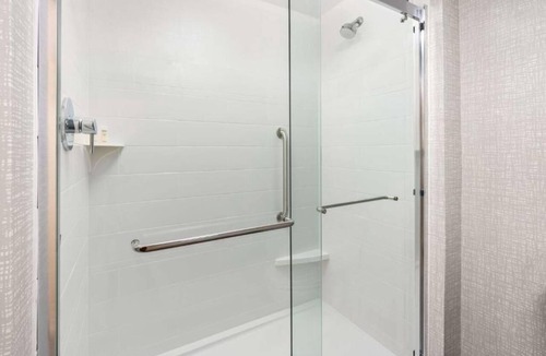 Tigard Hotel | Enjoy Free Parking, Indoor Pool & Breakfast Near Portland Children's Museum!