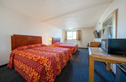 Powellhurst-Gilbert Hotel | Enjoy Peaceful Comfort Near South Waterfront City Park – Only 6 Miles Out