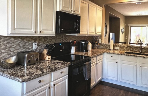Chandler House | Enjoy this cozy townhouse during your remodeling or construction projects!