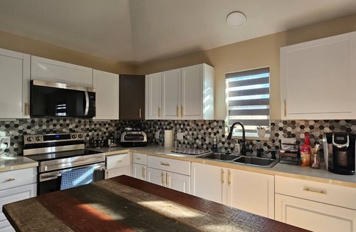 Mojave Desert House | Enjoy this entire home near Death Valley National Park 25 minute to Junction