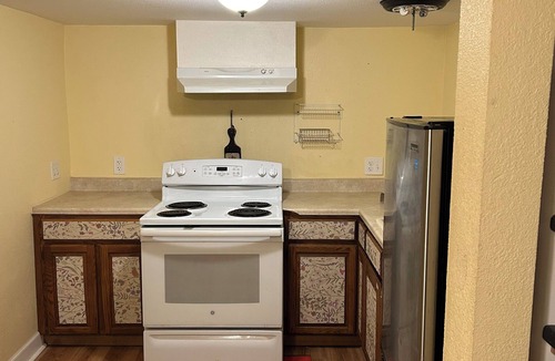 McLoughlin Apartment | Enjoyable 1-bedroom apartment in tranquil Oregon City neighborhood