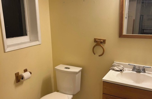 McLoughlin Apartment | Enjoyable 1-bedroom apartment in tranquil Oregon City neighborhood