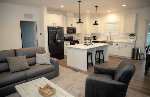 Taylor House | Enjoyable 4-bedroom house with AC in charming Taylor