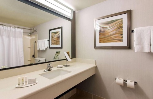 Emeryville Hotel | Ensuring a Very Comfortable & Memorable Stay! 4 Relaxing Units, w/Swimming Pool