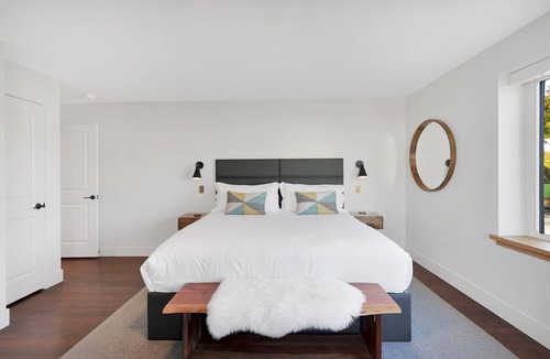 Mount Shasta Hotel | Entire Boutique Hotel @ Base Mt Shasta (sleeps 30)