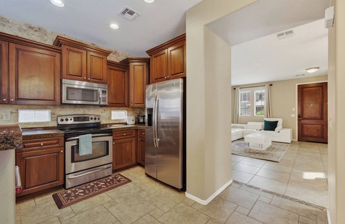 Avondale House | Entire Home Avondale 4 Bedroom 3 Bathroom