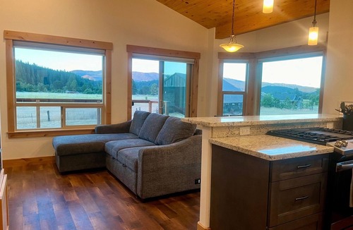 Quincy House | Entire home, lovely view property in Quincy