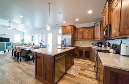 La Verkin House | Entire Home with TESLA Charger & RV Parking