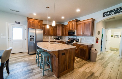 La Verkin House | Entire Home with TESLA Charger & RV Parking