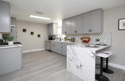 Raisin House | Entire House in Old Fig Garden