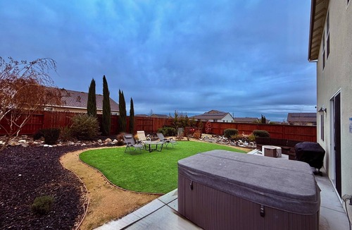 Rio Vista House | Entire Luxury 4 br House Near River with Hot Tub
