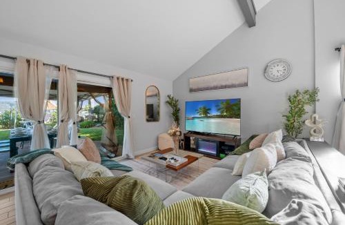 Rancho Penasquitos House | Entire Private House with Hot Tub, King Bed, Garage, Grand View, 3 Bedrooms, Available Now