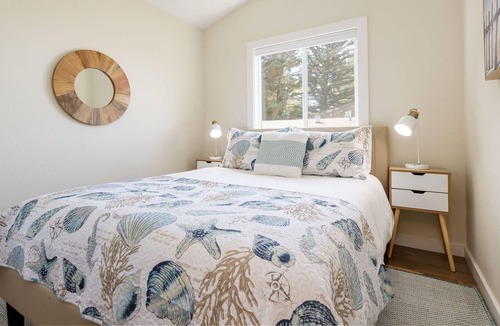 Sharp Park Apartment | Entire Private Townhome - 15 mins to Half Moon Bay San Francisco & (SFO)