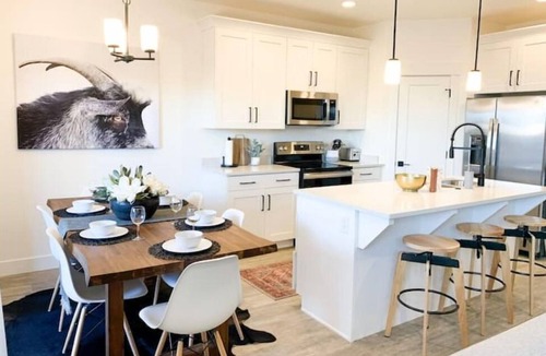 Sienna Hills House | Entire Townhouse/Private Hot Tub/Pool/Gas Fire Pit