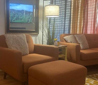 Beverly Green House | Entire Vacation home blocks to the Strip, ARTS Dist, & Main Street Sleeps up to 8