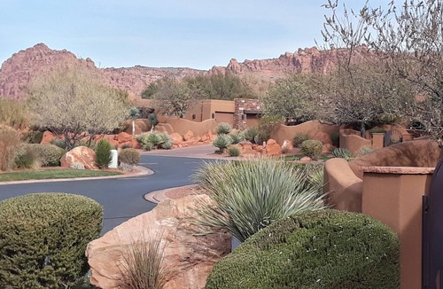 St. George Villa | Entrada Oasis 1 BR Waterside Villa w/full Kitchen & Private Garage