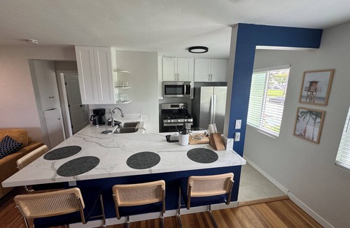 Village of La Jolla Apartment | EPIC 2-bedroom apartment/Steps to beach/AC and WiFi/Just Remodeled