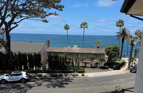 Village of La Jolla Apartment | EPIC 2-bedroom apartment/Steps to beach/AC and WiFi/Just Remodeled