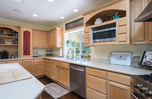 Pismo Beach House | Epic 4BR Ranch 4 miles to Beach Sleeps 16!
