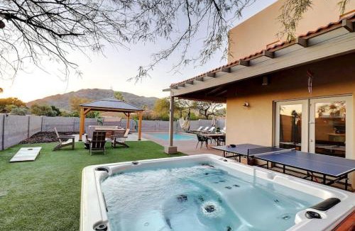 North Mountain House | Epic 6BR with Pool, Spa and Fire Pit - Walk to Trails