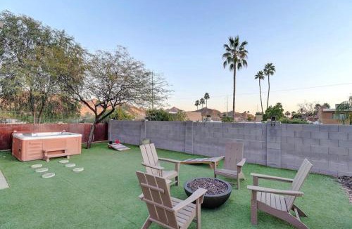 North Mountain House | Epic 6BR with Pool, Spa and Fire Pit - Walk to Trails