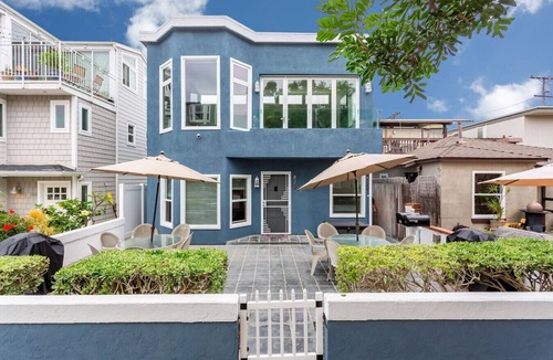 South Mission Beach House | Epic Patio, Comfortable, Seconds to Beach, Toys!