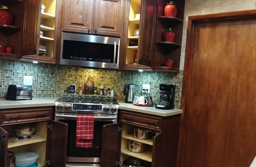 Las Vegas Villa | 🌴 Escape in a private pool, jacuzzi, bbq, koi pond, garden, best outdoor area!
