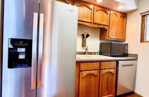 Beaver Cabin | Escape into Nature - Cozy Beaver Cabin by Eagle Point Ski Resort & Puffer Lake