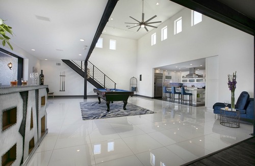 Scotch Eighty House | Escape To Modern Luxury-1.5 Miles to the Strip! So close to everything you want!