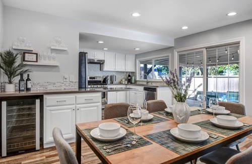 Santa Rosa House | Escape to Wine Country with Friends & Family