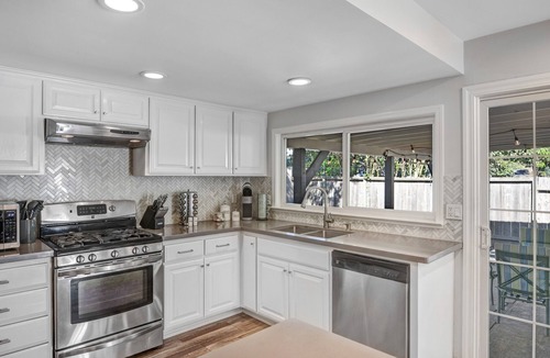 Santa Rosa House | Escape to Wine Country with Friends & Family