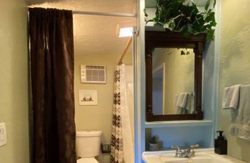 Eugene Cottage | Eugene Cottage: Nature, Wineries, and UofO