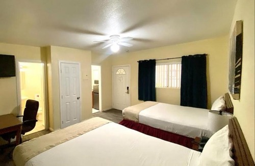 Desert Hot Springs Hotel | Europa Inn & Suites