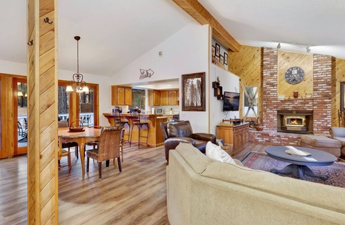 Summit Estates Ski Chalet | Evergreen Estate- Relaxing Family Resort Chalet