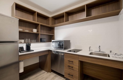 Corona Hotel | Everhome Suites Corona