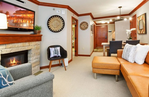 Olympic Valley Condo | Everline Resort & Spa | Dive in at the Year-Round Resort Pool