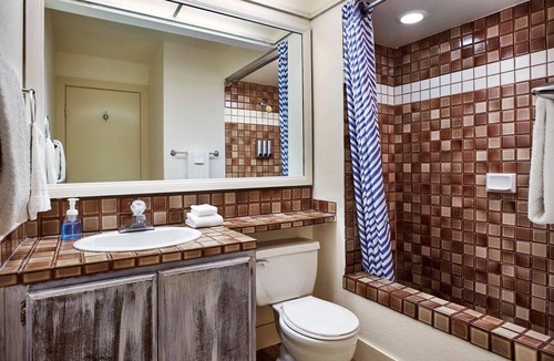Avalon Hotel | Everything You Need for a Perfect Escape! Partial Ocean View, Free Parking!