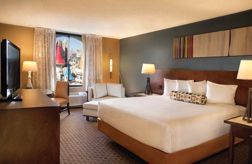 Las Vegas Strip Hotel | Excalibur Hotel & Casino - 1 King Bed Suite - Sleeps 2