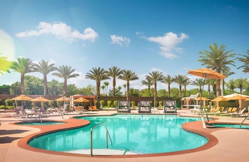 Las Vegas Strip Hotel | Excalibur Hotel & Casino - 1 King Bed Suite - Sleeps 2