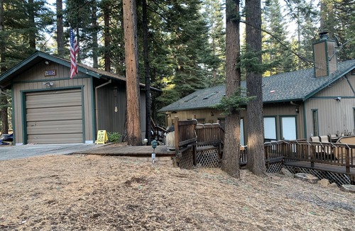 Lake Almanor Country Club Cabin | Excellent cabin with large deck 10+ guest capacity