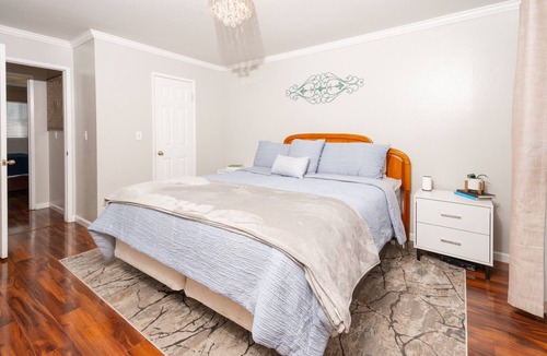 Fresno House | Excellent Home near Shopping and Restaurants