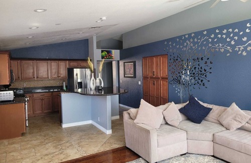 Paradise House | Executive Chic Corporate Housing 3 Bed 2 Bath Las Vegas 5 Mins from Airport