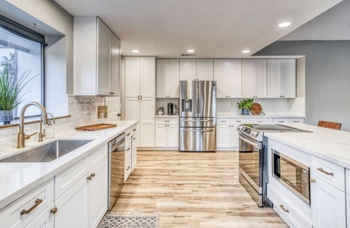 Raisin House | Executive Rental, open floor plan, 3 bdr, 2 bath, office and pool.